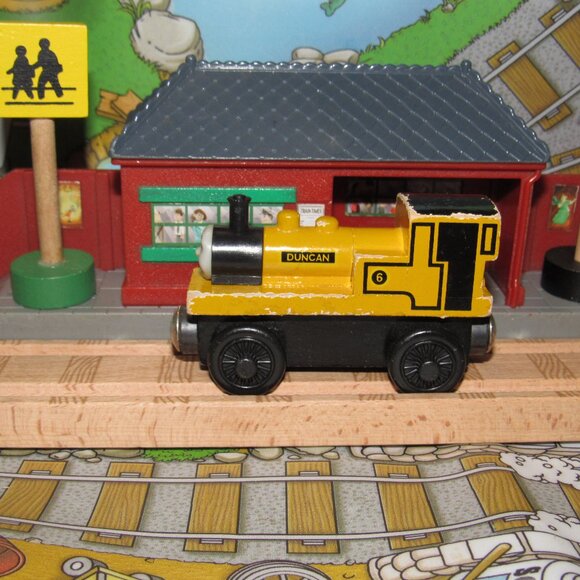 Thomas Wooden Railway Train Engine Track Duncan - Picture 1 of 4